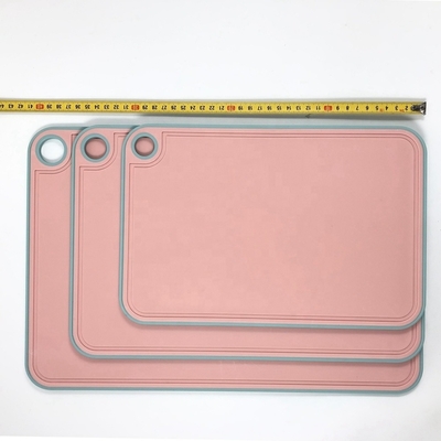 Tavole di taglio antiscivolo con scanalature per succo, maniglia facile da prendere e design sicuro per lavastoviglie