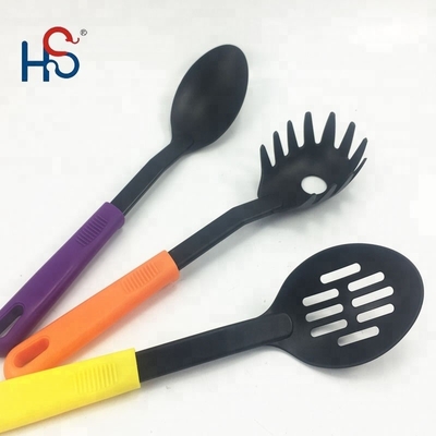 Apparecchi da cucina in nylon sostenibili per utensili da cucina domestici non appiccicosi in qualsiasi colore