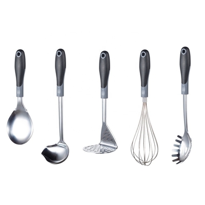 Disegni di cucina compatti Set di utensili da cucina in acciaio inossidabile con utensili metallici inclusi