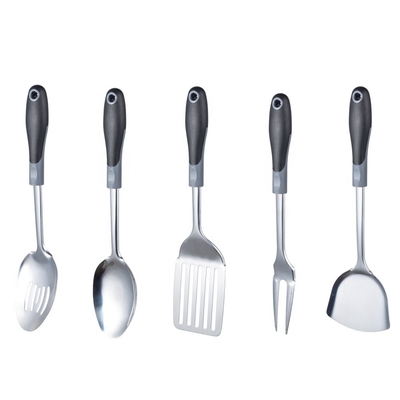 Disegni di cucina compatti Set di utensili da cucina in acciaio inossidabile con utensili metallici inclusi