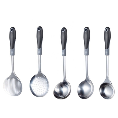 Disegni di cucina compatti Set di utensili da cucina in acciaio inossidabile con utensili metallici inclusi