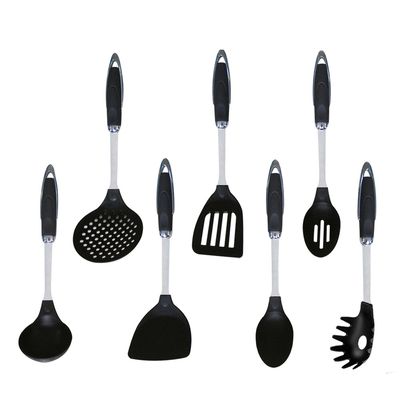 Gli utensili di nylon gli strumenti essenziali per le vostre cucine