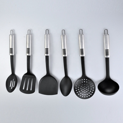 Lista di articoli di cucina a colori personalizzati utensili di cucina intelligenti insieme con strumenti sostenibili