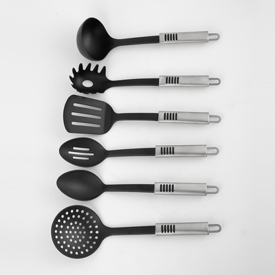 Apparecchi da cucina con rivestimento antiaderente e resistenza alle alte temperature