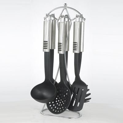 Apparecchi da cucina con rivestimento antiaderente e resistenza alle alte temperature