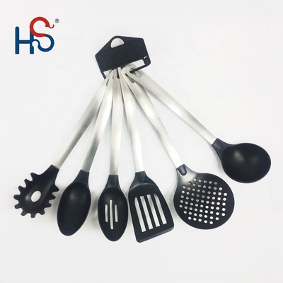 Set di utensili da cucina antiaderenti per un'esperienza di cottura sostenibile e flessibile