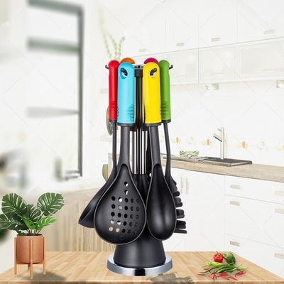 Set di utensili da cucina per cucina sostenibile con supporto rotante e manico TPR PP