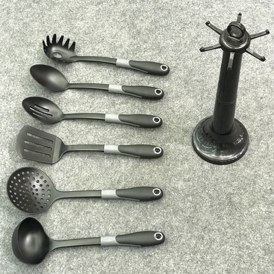 Massimizza lo spazio della tua cucina con questo Colander a Spinning in nylon certificato ISO9001