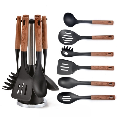 Set di utensili a 7 pezzi con maniglia di legno e foro pendente resistenti al calore fino a 240 °C