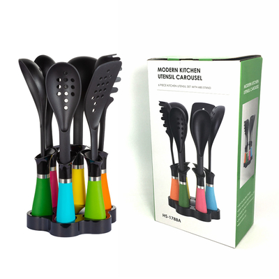Apparecchi da cucina antiaderenti con maniglie colorate in nylon66 e logo stampato in seta